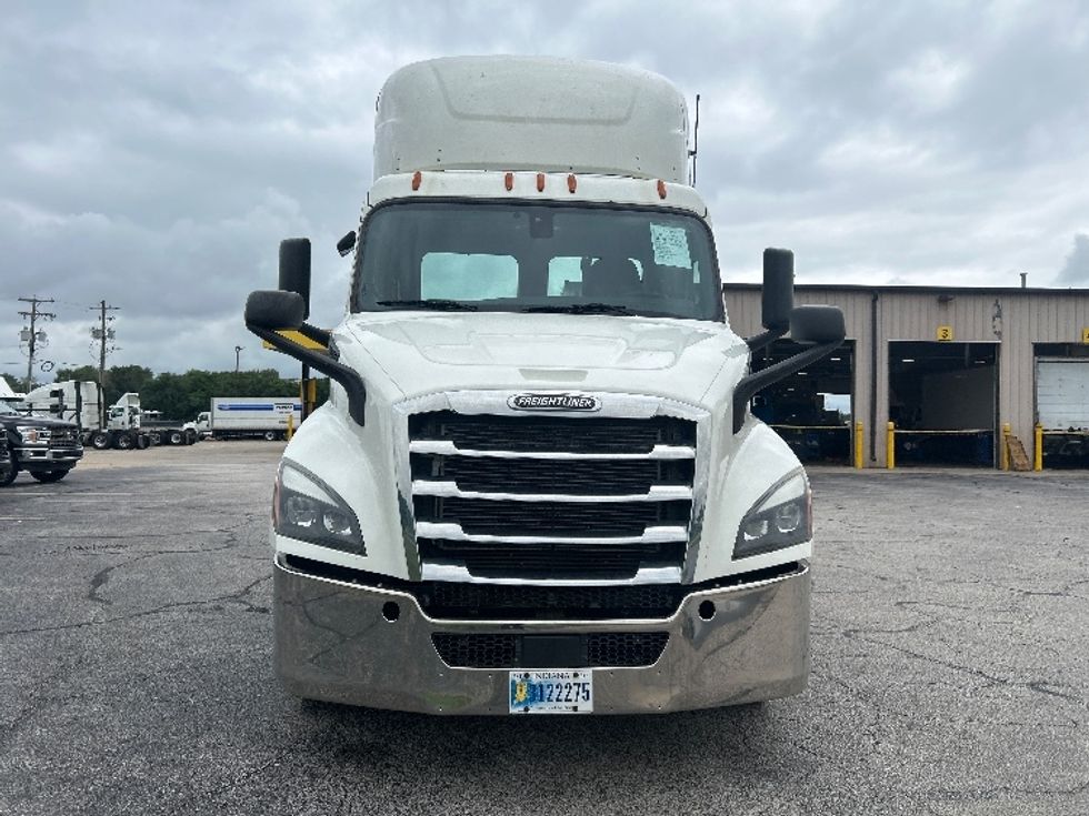 Day Cab Tractor-Heavy Duty Tractors-Freightliner-2020-T11664ST-Elkhart-IN-571,099\n\t\tmiles-$ 37,500 - Image 2