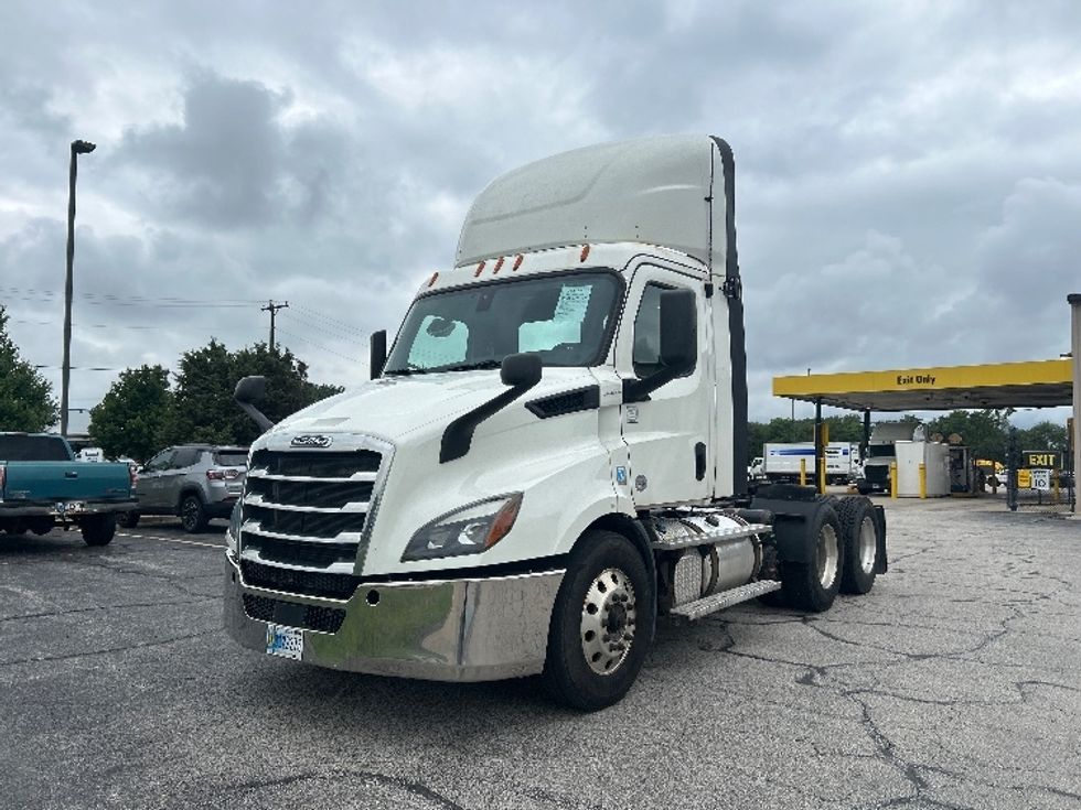 Day Cab Tractor-Heavy Duty Tractors-Freightliner-2020-T11664ST-Elkhart-IN-571,099\n\t\tmiles-$ 37,500 - Image 3
