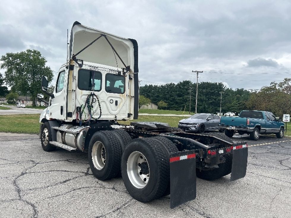 Day Cab Tractor-Heavy Duty Tractors-Freightliner-2020-T11664ST-Elkhart-IN-571,099\n\t\tmiles-$ 37,500 - Image 5