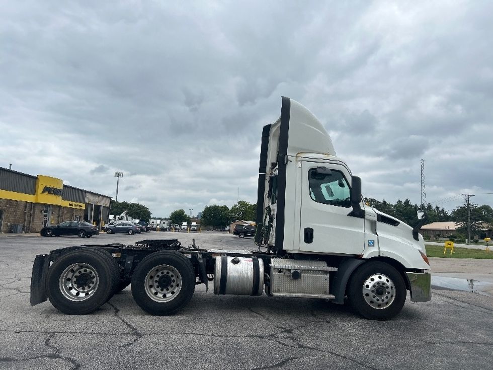 Day Cab Tractor-Heavy Duty Tractors-Freightliner-2020-T11664ST-Elkhart-IN-571,099\n\t\tmiles-$ 37,500 - Image 8