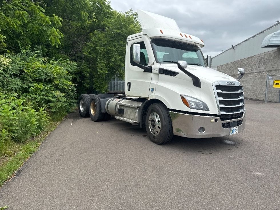 Day Cab Tractor-Heavy Duty Tractors-Freightliner-2020-T11664ST-Elmira-NY-223,261\n\t\tmiles-$ 55,250 - Image 1