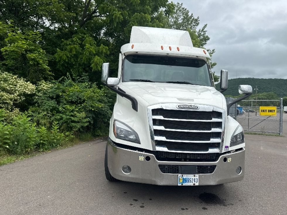Day Cab Tractor-Heavy Duty Tractors-Freightliner-2020-T11664ST-Elmira-NY-223,261\n\t\tmiles-$ 55,250 - Image 2
