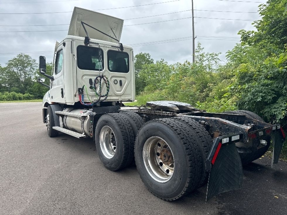 Day Cab Tractor-Heavy Duty Tractors-Freightliner-2020-T11664ST-Elmira-NY-223,261\n\t\tmiles-$ 55,250 - Image 5