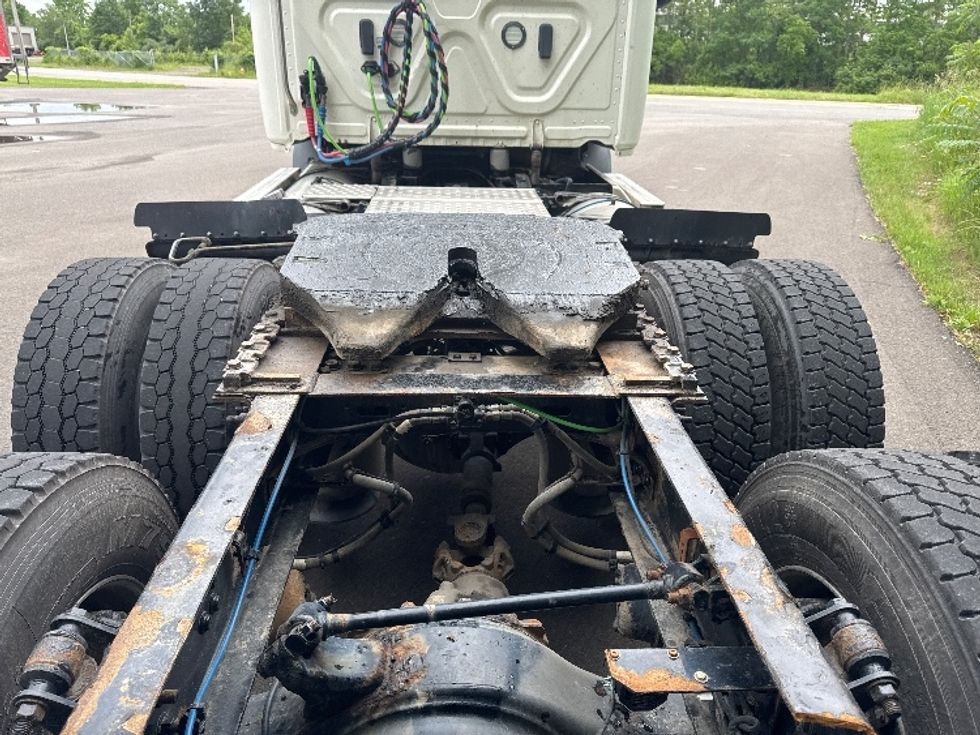 Day Cab Tractor-Heavy Duty Tractors-Freightliner-2020-T11664ST-Elmira-NY-223,261\n\t\tmiles-$ 55,250 - Image 6