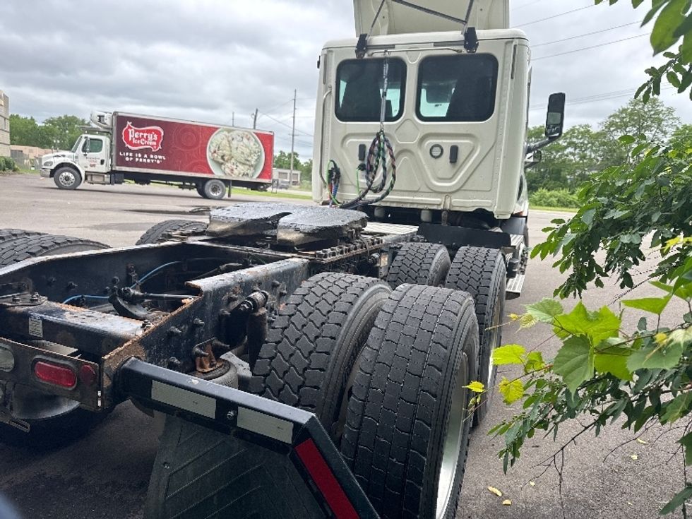 Day Cab Tractor-Heavy Duty Tractors-Freightliner-2020-T11664ST-Elmira-NY-223,261\n\t\tmiles-$ 55,250 - Image 7