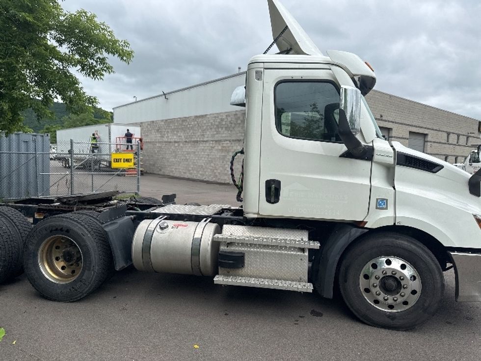 Day Cab Tractor-Heavy Duty Tractors-Freightliner-2020-T11664ST-Elmira-NY-223,261\n\t\tmiles-$ 55,250 - Image 8