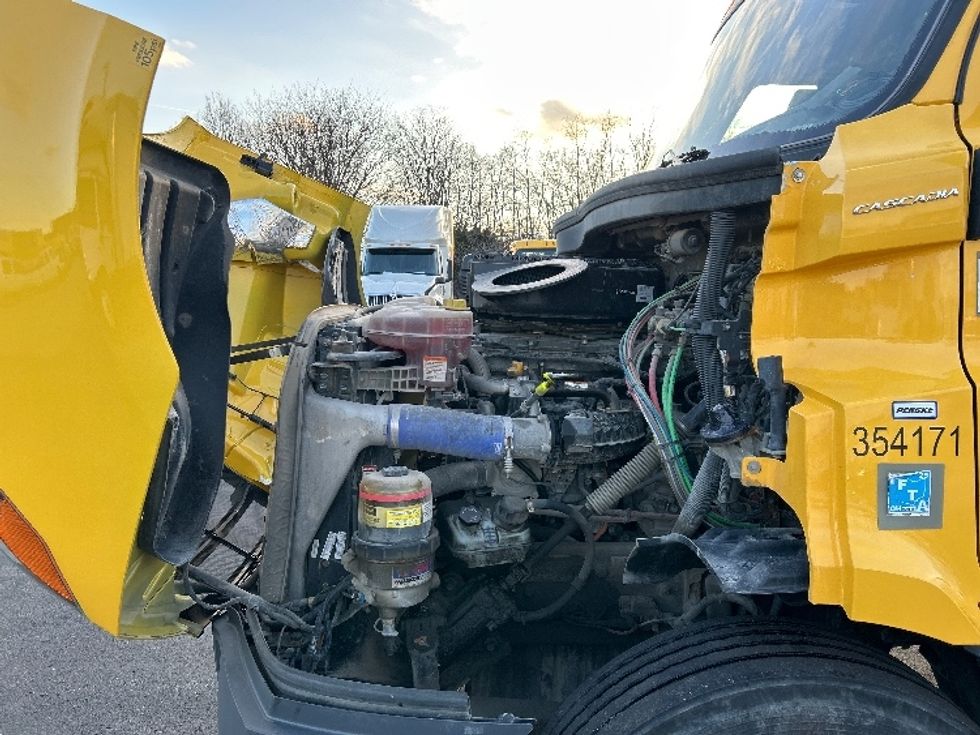 Day Cab Tractor-Heavy Duty Tractors-Freightliner-2020-T11664ST-Erlanger-KY-380,121\n\t\tmiles-$ 44,000 - Image 16