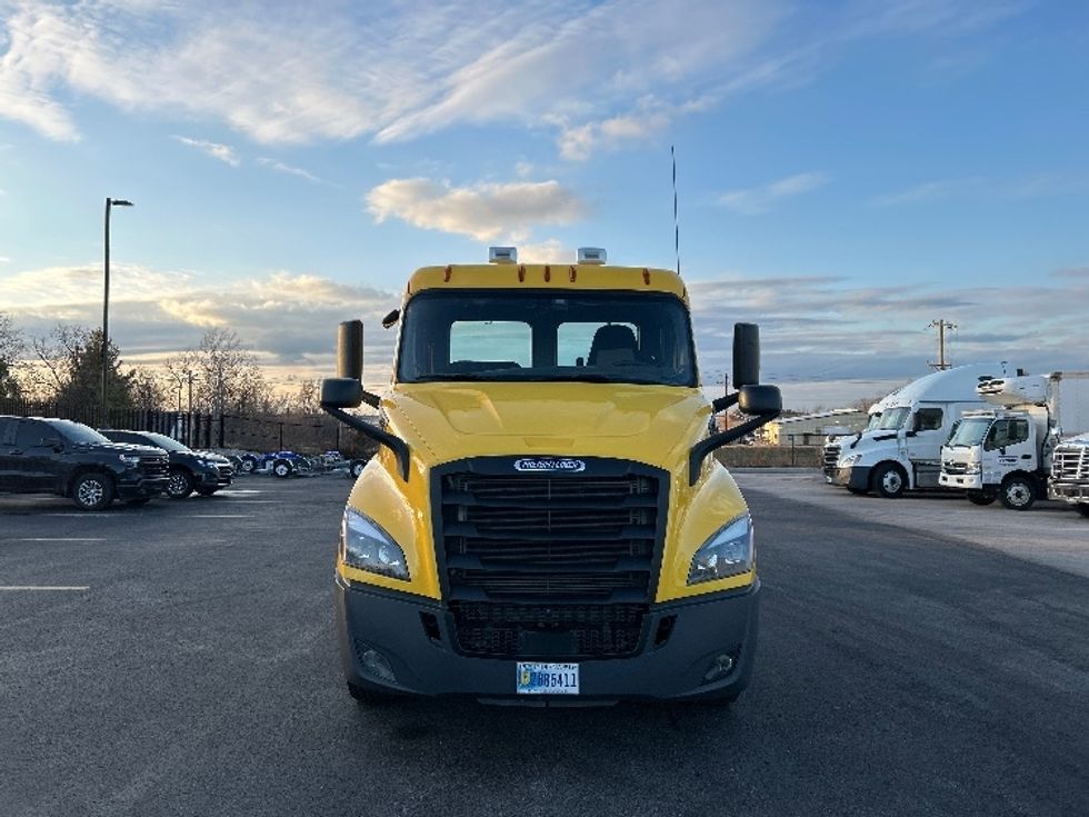 Day Cab Tractor-Heavy Duty Tractors-Freightliner-2020-T11664ST-Erlanger-KY-380,121\n\t\tmiles-$ 44,000 - Image 2