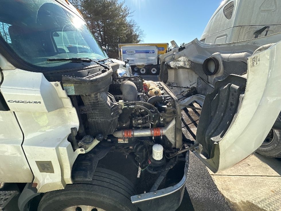 2020 Freightliner Cascadia 116" Day cab photo 12