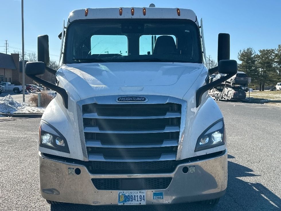 2020 Freightliner Cascadia 116" Day cab photo 2