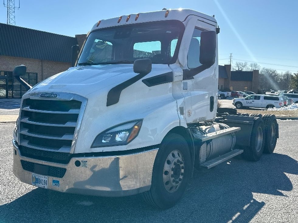 2020 Freightliner Cascadia 116" Day cab photo 3