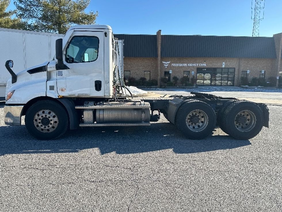 2020 Freightliner Cascadia 116" Day cab photo 4