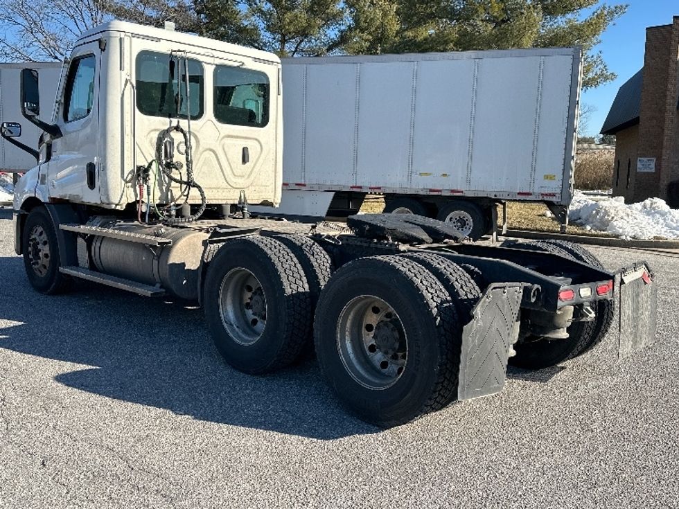 2020 Freightliner Cascadia 116" Day cab photo 5