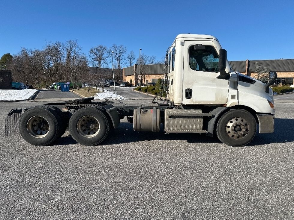 2020 Freightliner Cascadia 116" Day cab photo 8