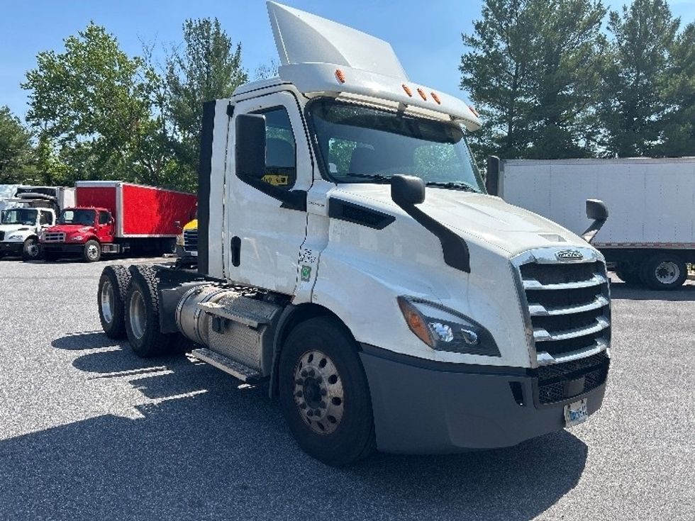 Day Cab Tractor-Heavy Duty Tractors-Freightliner-2020-T11664ST-Essex-MD-673,796\n\t\tmiles-$ 25,500 - Image 1