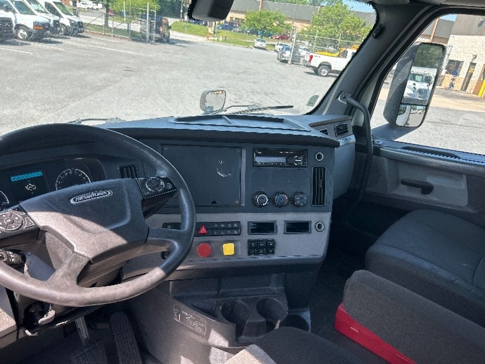 Day Cab Tractor-Heavy Duty Tractors-Freightliner-2020-T11664ST-Essex-MD-673,796\n\t\tmiles-$ 25,500 - Image 10