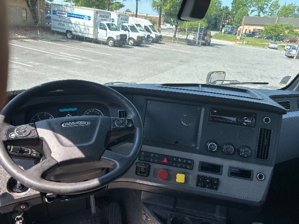 Day Cab Tractor-Heavy Duty Tractors-Freightliner-2020-T11664ST-Essex-MD-673,796\n\t\tmiles-$ 25,500 - Image 11