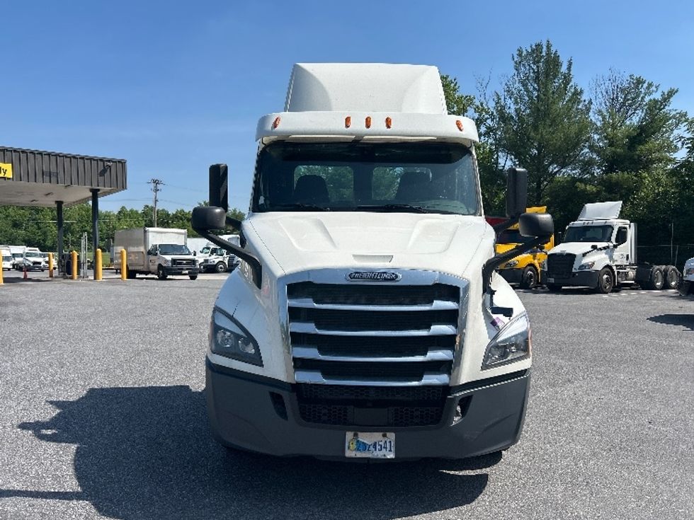 Day Cab Tractor-Heavy Duty Tractors-Freightliner-2020-T11664ST-Essex-MD-673,796\n\t\tmiles-$ 25,500 - Image 2