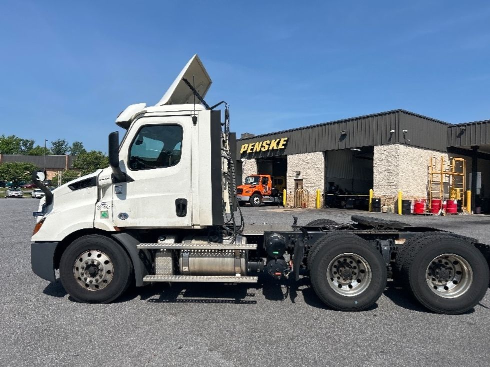 Day Cab Tractor-Heavy Duty Tractors-Freightliner-2020-T11664ST-Essex-MD-673,796\n\t\tmiles-$ 25,500 - Image 4