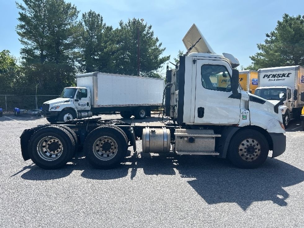 Day Cab Tractor-Heavy Duty Tractors-Freightliner-2020-T11664ST-Essex-MD-673,796\n\t\tmiles-$ 25,500 - Image 8