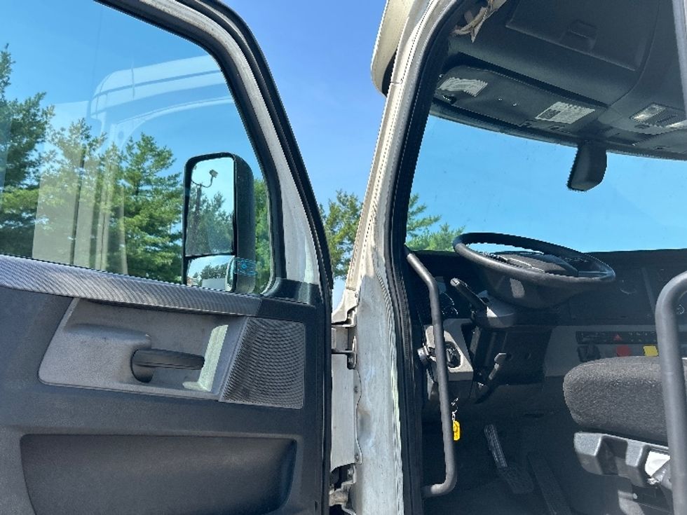 Day Cab Tractor-Heavy Duty Tractors-Freightliner-2020-T11664ST-Essex-MD-673,796\n\t\tmiles-$ 25,500 - Image 9