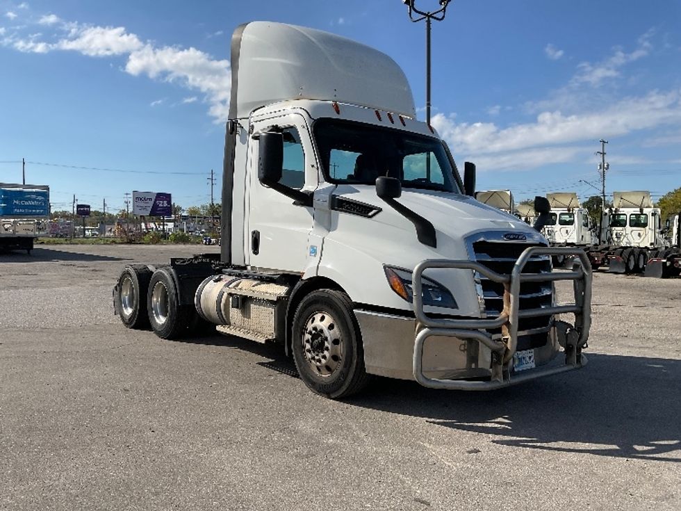 Day Cab Tractor-Heavy Duty Tractors-Freightliner-2020-T11664ST-Flint-MI-766,402\n\t\tmiles-$ 29,250 - Image 1