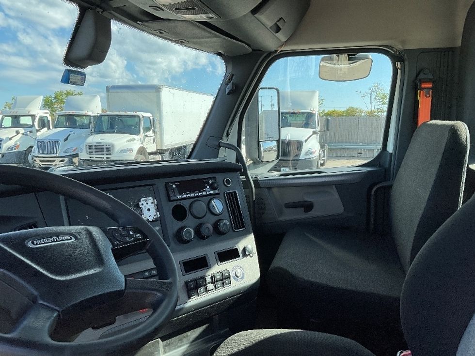 Day Cab Tractor-Heavy Duty Tractors-Freightliner-2020-T11664ST-Flint-MI-766,402\n\t\tmiles-$ 29,250 - Image 10