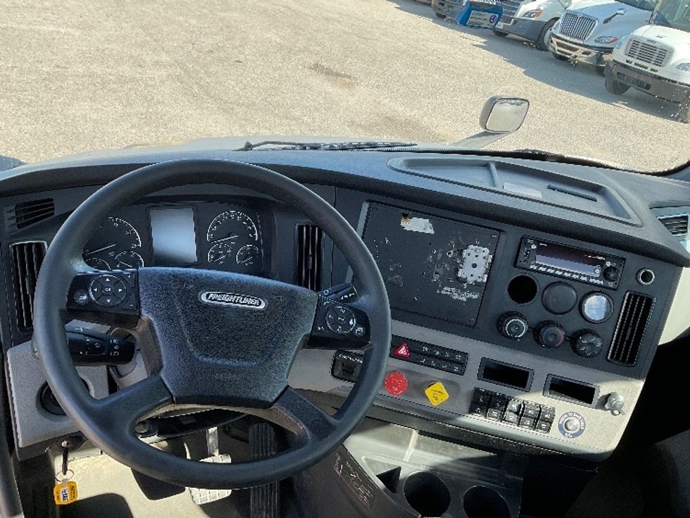 Day Cab Tractor-Heavy Duty Tractors-Freightliner-2020-T11664ST-Flint-MI-766,402\n\t\tmiles-$ 29,250 - Image 11
