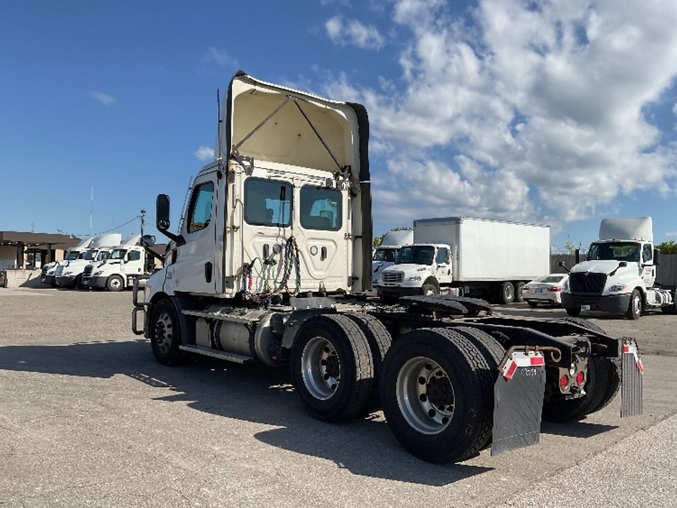 Day Cab Tractor-Heavy Duty Tractors-Freightliner-2020-T11664ST-Flint-MI-766,402\n\t\tmiles-$ 29,250 - Image 5