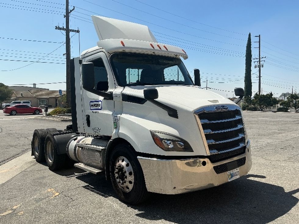 Day Cab Tractor-Heavy Duty Tractors-Freightliner-2020-T11664ST-Fontana-CA-209,922\n\t\tmiles-$ 62,250 - Image 1