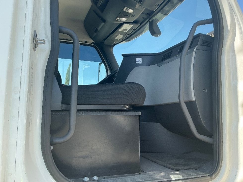 Day Cab Tractor-Heavy Duty Tractors-Freightliner-2020-T11664ST-Fontana-CA-209,922\n\t\tmiles-$ 62,250 - Image 12
