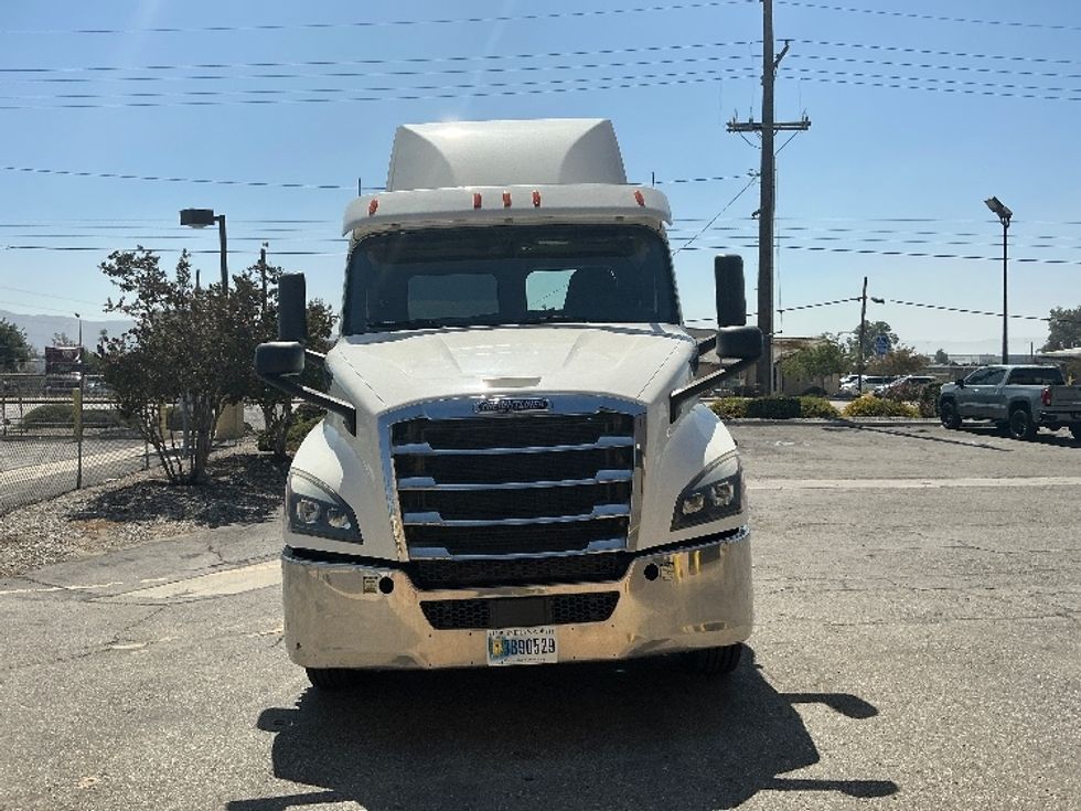 Day Cab Tractor-Heavy Duty Tractors-Freightliner-2020-T11664ST-Fontana-CA-209,922\n\t\tmiles-$ 62,250 - Image 2