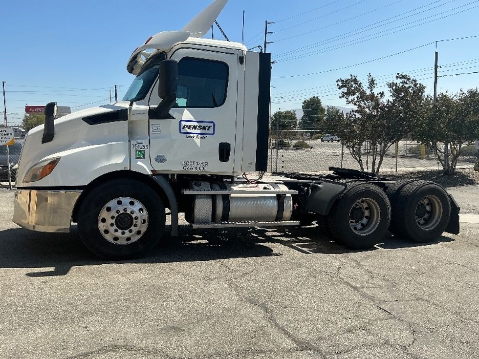 Day Cab Tractor-Heavy Duty Tractors-Freightliner-2020-T11664ST-Fontana-CA-209,922\n\t\tmiles-$ 62,250 - Image 4