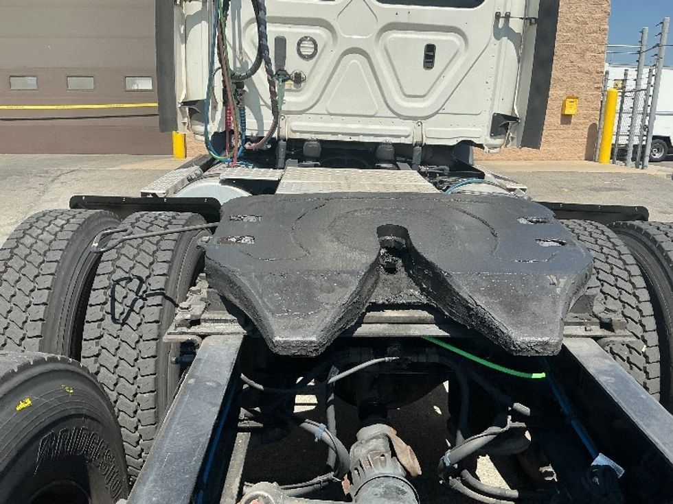 Day Cab Tractor-Heavy Duty Tractors-Freightliner-2020-T11664ST-Fontana-CA-209,922\n\t\tmiles-$ 62,250 - Image 6