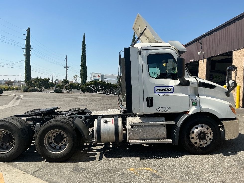Day Cab Tractor-Heavy Duty Tractors-Freightliner-2020-T11664ST-Fontana-CA-209,922\n\t\tmiles-$ 62,250 - Image 8