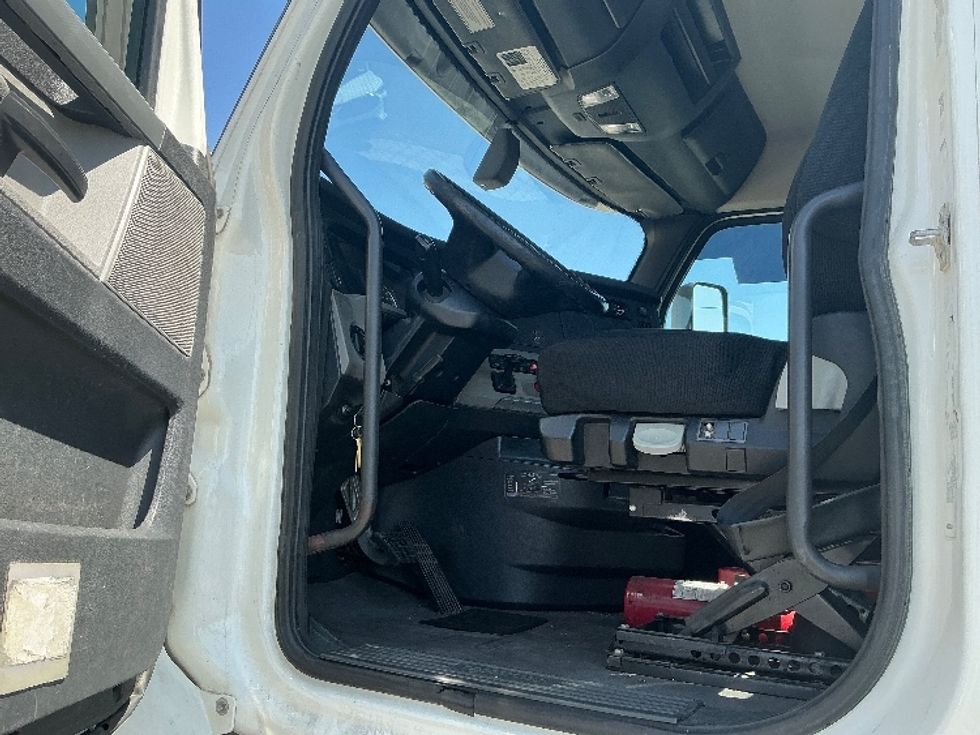 Day Cab Tractor-Heavy Duty Tractors-Freightliner-2020-T11664ST-Fontana-CA-209,922\n\t\tmiles-$ 62,250 - Image 9