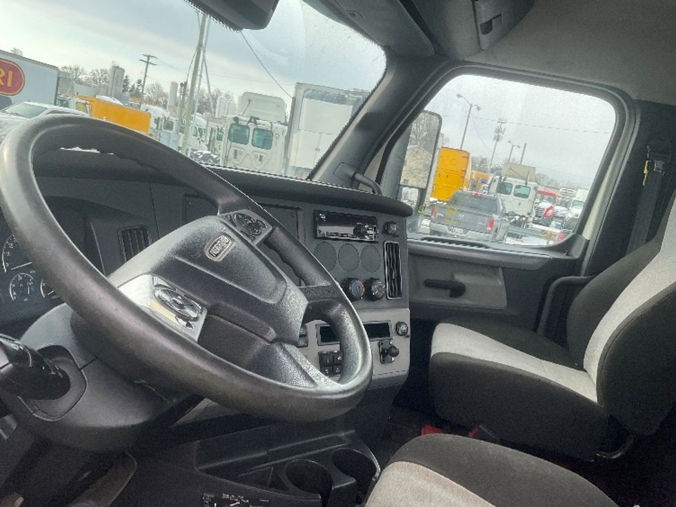 Day Cab Tractor-Heavy Duty Tractors-Freightliner-2020-T11664ST-Fort Wayne-IN-287,625\n\t\tmiles-$ 52,000 - Image 10