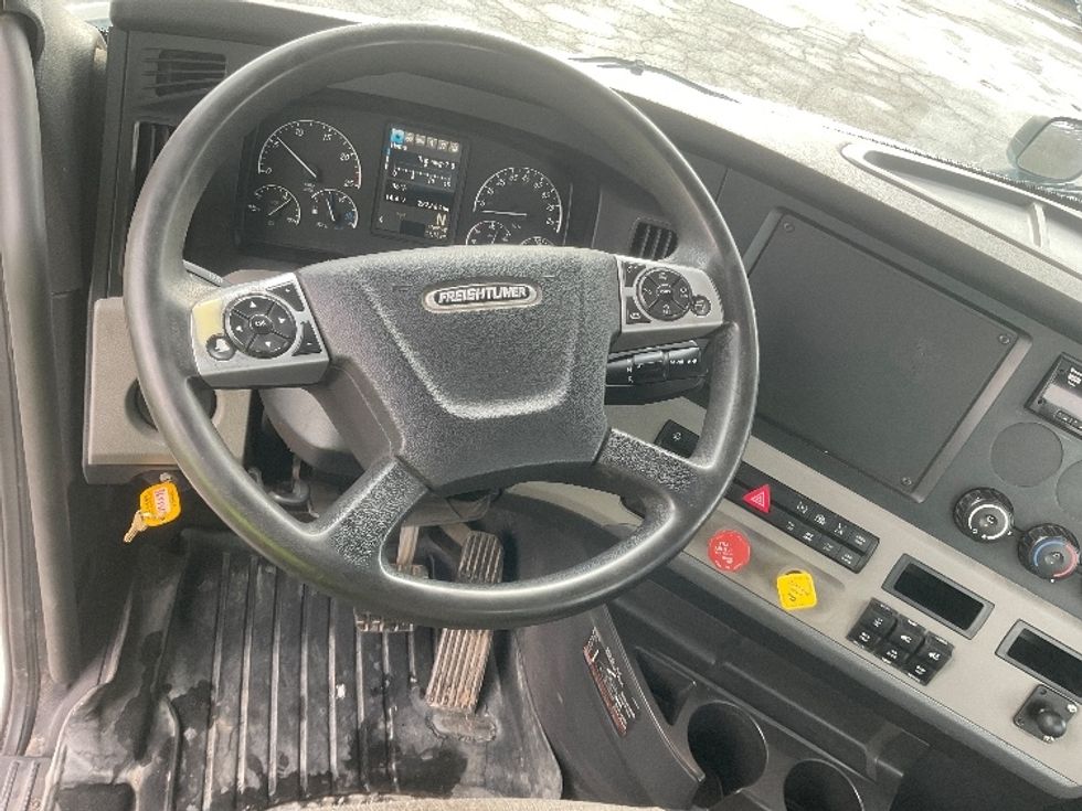 Day Cab Tractor-Heavy Duty Tractors-Freightliner-2020-T11664ST-Fort Wayne-IN-287,625\n\t\tmiles-$ 52,000 - Image 11