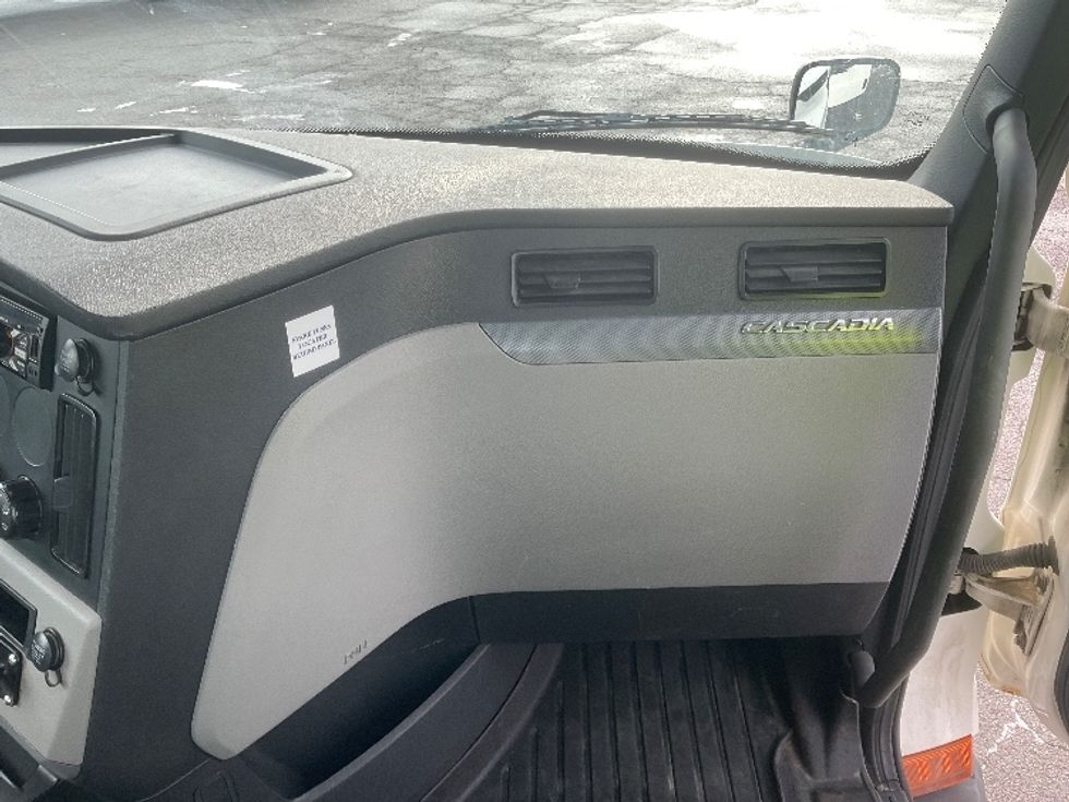 Day Cab Tractor-Heavy Duty Tractors-Freightliner-2020-T11664ST-Fort Wayne-IN-287,625\n\t\tmiles-$ 52,000 - Image 13