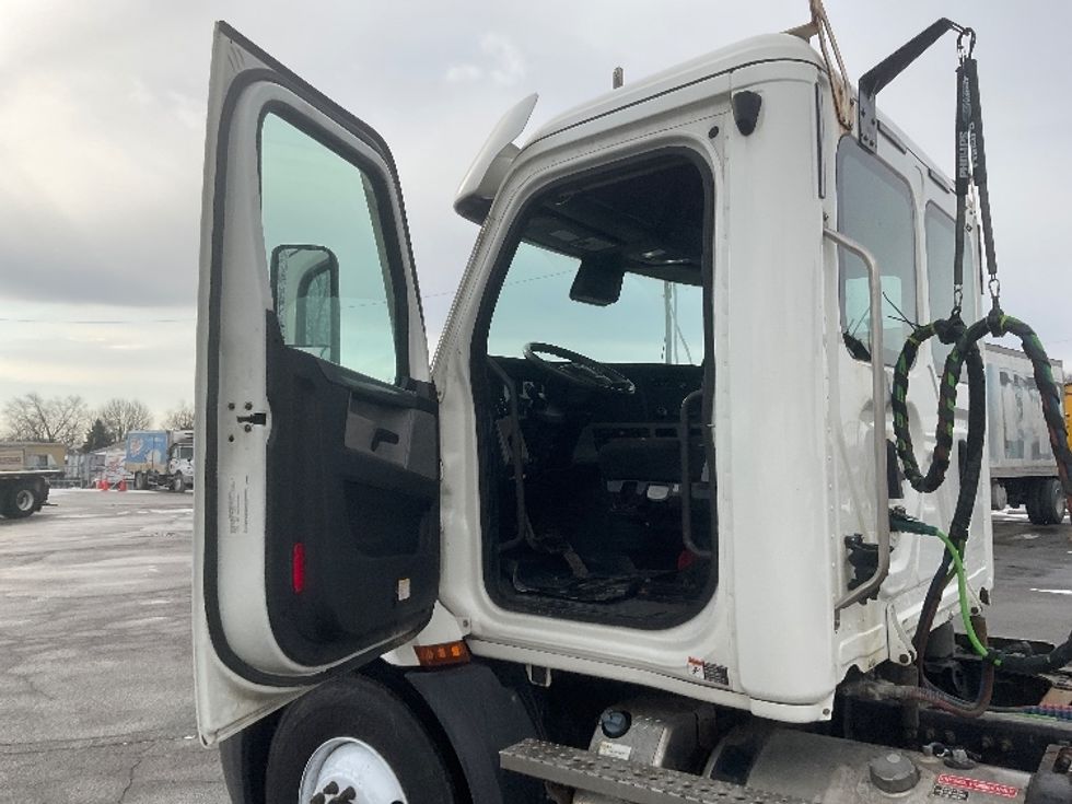 Day Cab Tractor-Heavy Duty Tractors-Freightliner-2020-T11664ST-Fort Wayne-IN-287,625\n\t\tmiles-$ 52,000 - Image 9