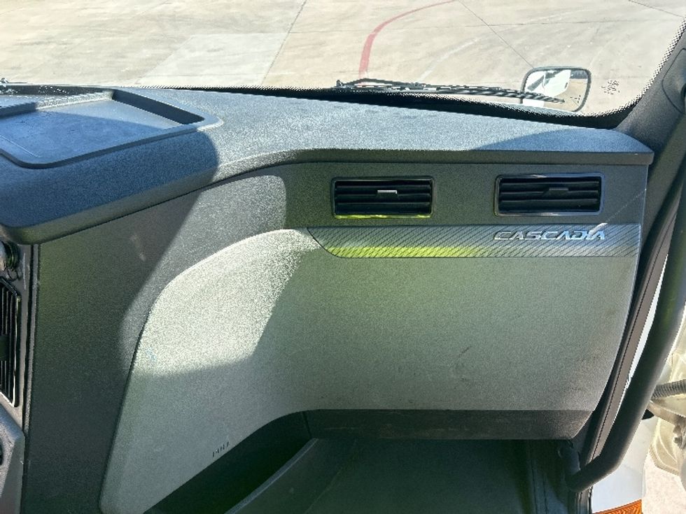 Day Cab Tractor-Heavy Duty Tractors-Freightliner-2020-T11664ST-Fort Worth-TX-254,702\n\t\tmiles-$ 58,000 - Image 13