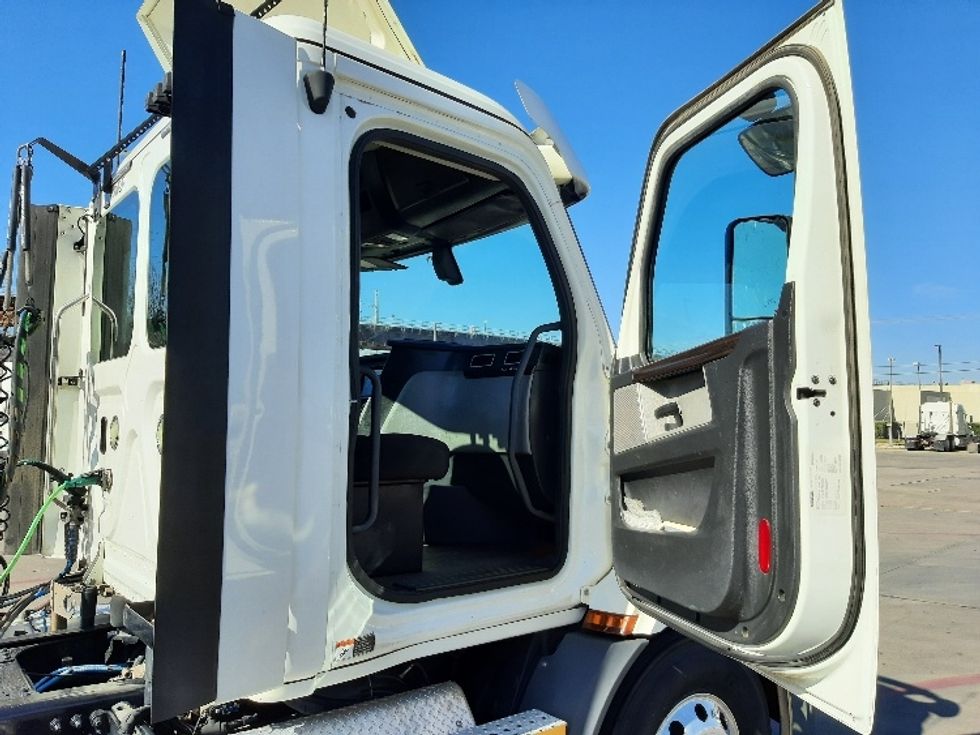 Day Cab Tractor-Heavy Duty Tractors-Freightliner-2020-T11664ST-Fort Worth-TX-527,919\n\t\tmiles-$ 41,750 - Image 12