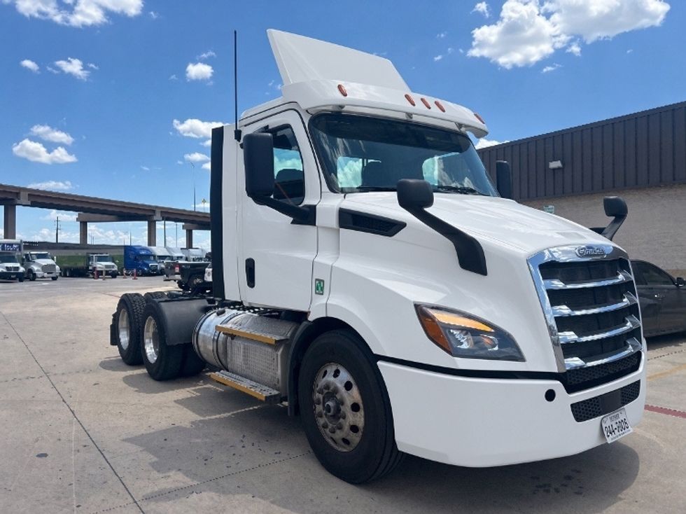 Day Cab Tractor-Heavy Duty Tractors-Freightliner-2020-T11664ST-Fort Worth-TX-554,211\n\t\tmiles-$ 38,500 - Image 1