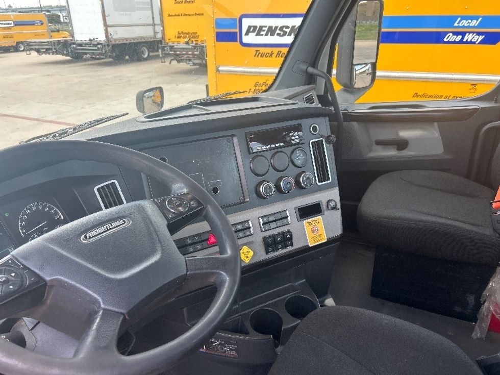Day Cab Tractor-Heavy Duty Tractors-Freightliner-2020-T11664ST-Fort Worth-TX-554,211\n\t\tmiles-$ 38,500 - Image 10