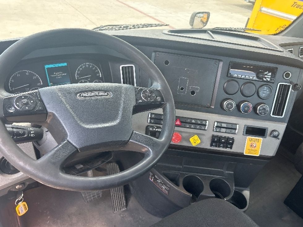 Day Cab Tractor-Heavy Duty Tractors-Freightliner-2020-T11664ST-Fort Worth-TX-554,211\n\t\tmiles-$ 38,500 - Image 11