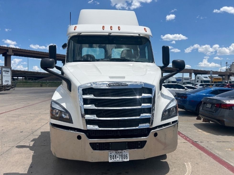 Day Cab Tractor-Heavy Duty Tractors-Freightliner-2020-T11664ST-Fort Worth-TX-554,211\n\t\tmiles-$ 38,500 - Image 2