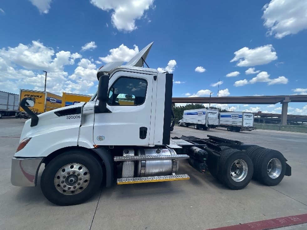 Day Cab Tractor-Heavy Duty Tractors-Freightliner-2020-T11664ST-Fort Worth-TX-554,211\n\t\tmiles-$ 38,500 - Image 4