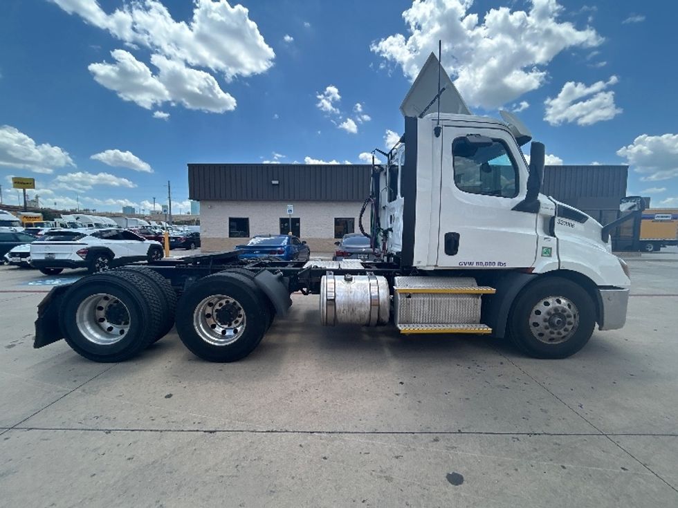 Day Cab Tractor-Heavy Duty Tractors-Freightliner-2020-T11664ST-Fort Worth-TX-554,211\n\t\tmiles-$ 38,500 - Image 8
