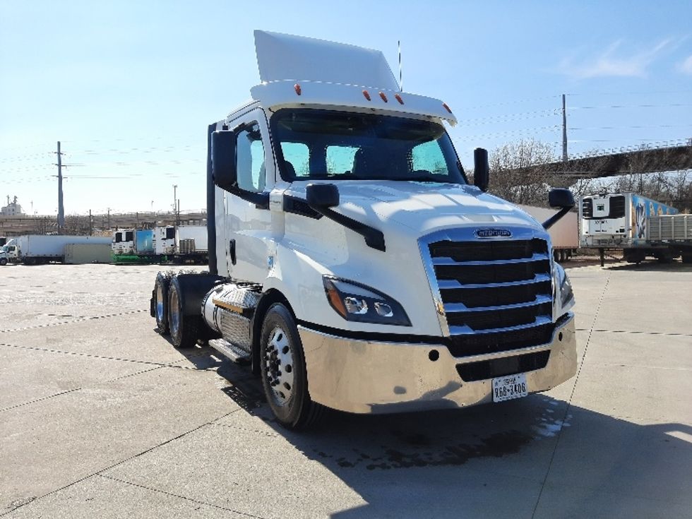 Day Cab Tractor-Heavy Duty Tractors-Freightliner-2020-T11664ST-Fort Worth-TX-640,632\n\t\tmiles-$ 29,250 - Image 1