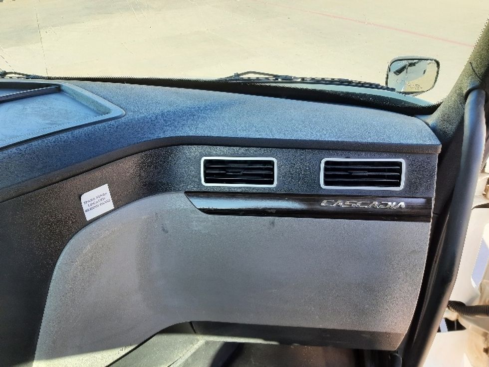 Day Cab Tractor-Heavy Duty Tractors-Freightliner-2020-T11664ST-Fort Worth-TX-640,632\n\t\tmiles-$ 29,250 - Image 13